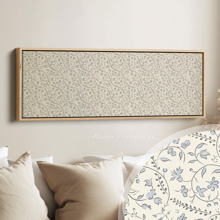 Lange, schmale Wanddekoration mit französischen blauen Blumenranken im Vintage-Stil