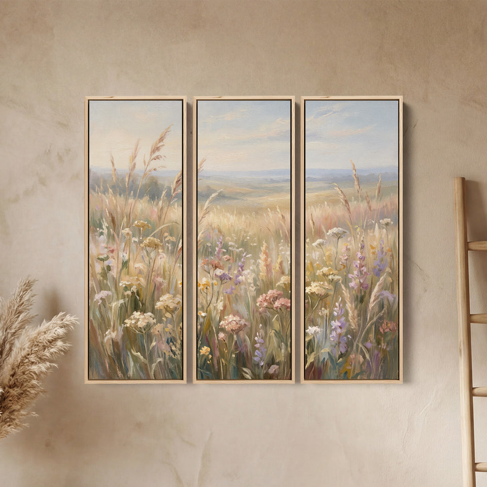 Triptyque mural pour chambre représentant de hautes têtes de graines au-dessus de fleurs roses dans une prairie