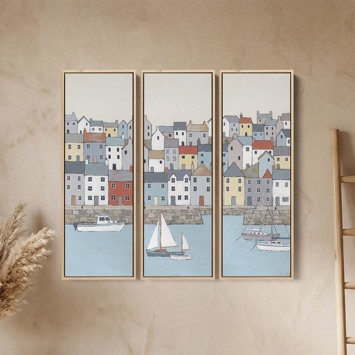 Havenhuisjes boven een zeewering, 3-delige verticale wandkunst voor de keuken
