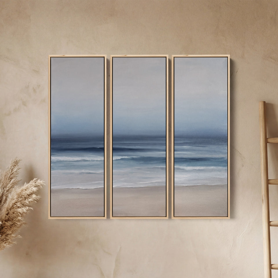 3-delige set wandkunst met gelaagde branding die over een kale zandstrook rolt, uitzicht voor de slaapkamer
