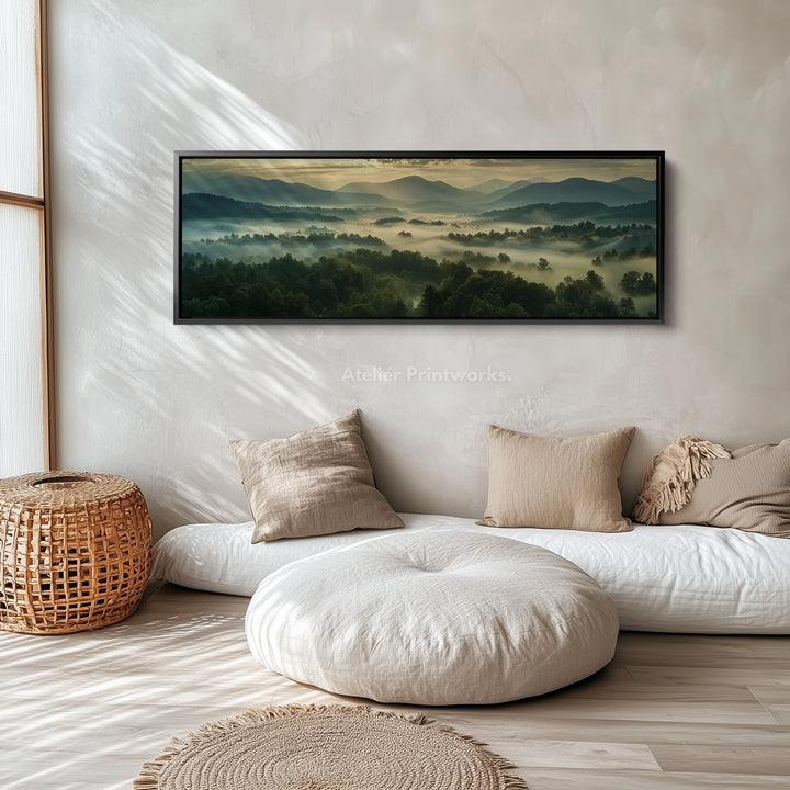 Grote Horizontale Canvas Wanddecoratie met Lijst Mistig Landschap
