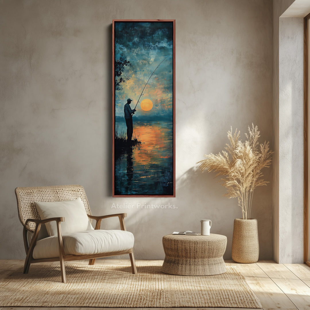 Grande toile murale verticale et étroite représentant un coucher de soleil et un pêcheur.