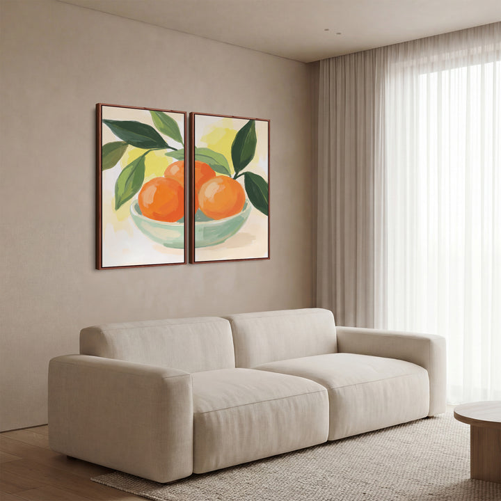 Hohes vertikales Wandbilder-Set aus 2 Teilen: drei Orangen in einer zartgrünen Schale für ein Esszimmer