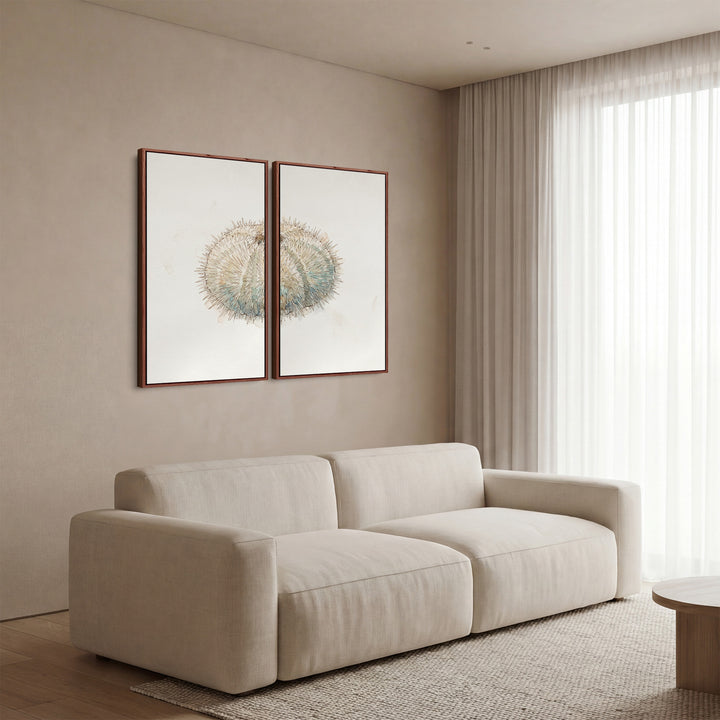 Seeigelschale in Kreide und blassem Grün, zweiteiliges Wandbild für ein Schlafzimmer