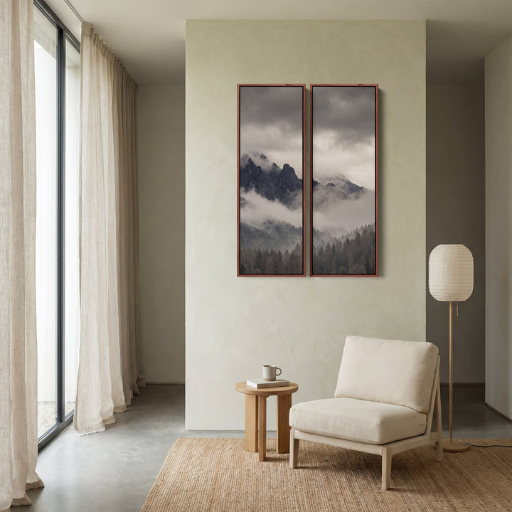 Sommets rocheux dans les nuages, ensemble de 2 tableaux muraux, bureau, au-dessus d’une sombre forêt de pins