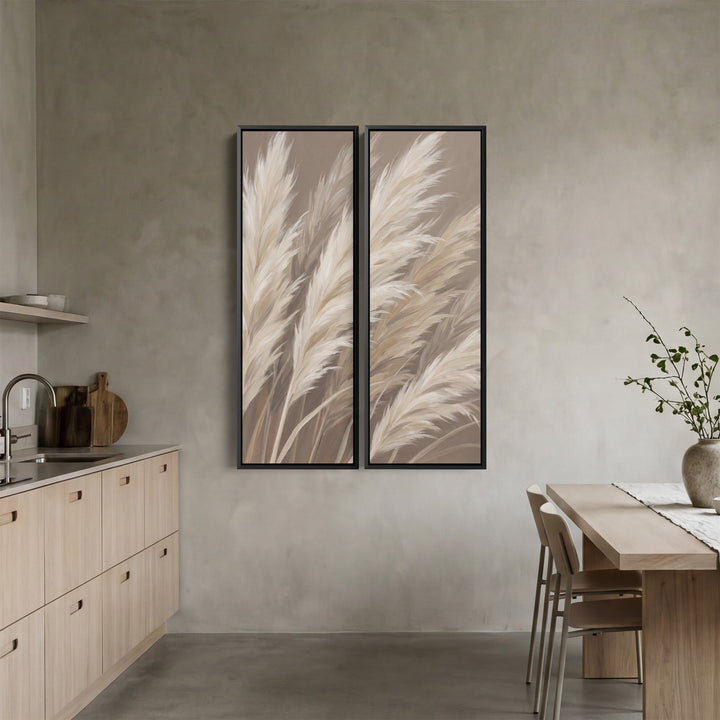Wanddecoratieset van 2 pluimen van pampagras in crème, hal, bruine en grijze achtergrond
