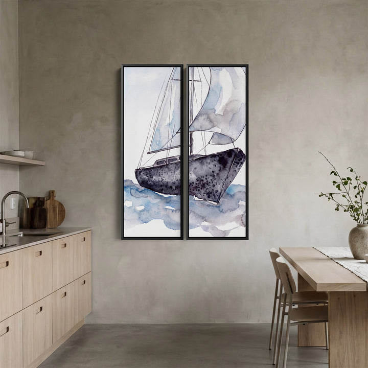 Hoge verticale wanddecoratie, set van 2, zeilboot die overhelt op blauw water, eetkamer