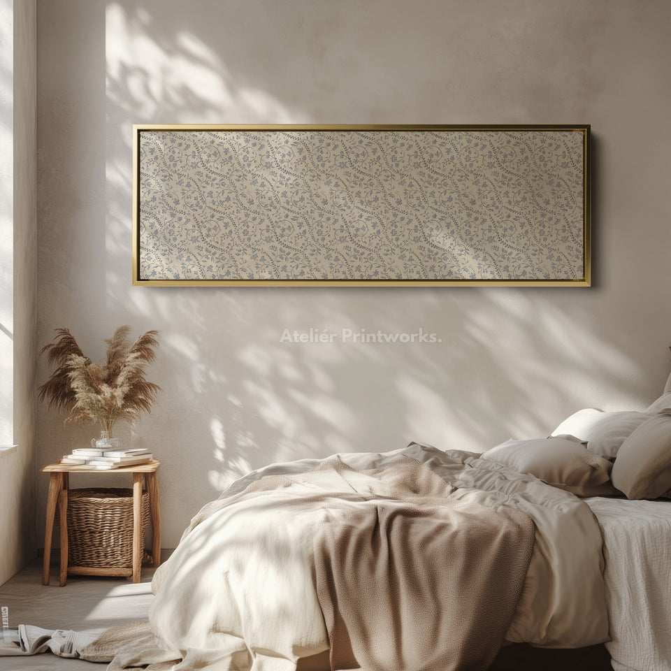 Lange, schmale Wanddekoration mit französischen blauen Blumenranken im Vintage-Stil