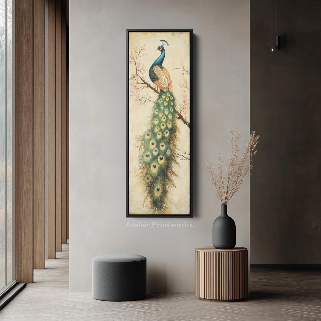 Grand tableau sur toile représentant un paon, encadré, décoration murale verticale.