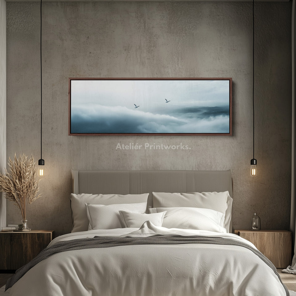 Toile encadrée panoramique minimaliste représentant des nuages, format allongé et étroit.
