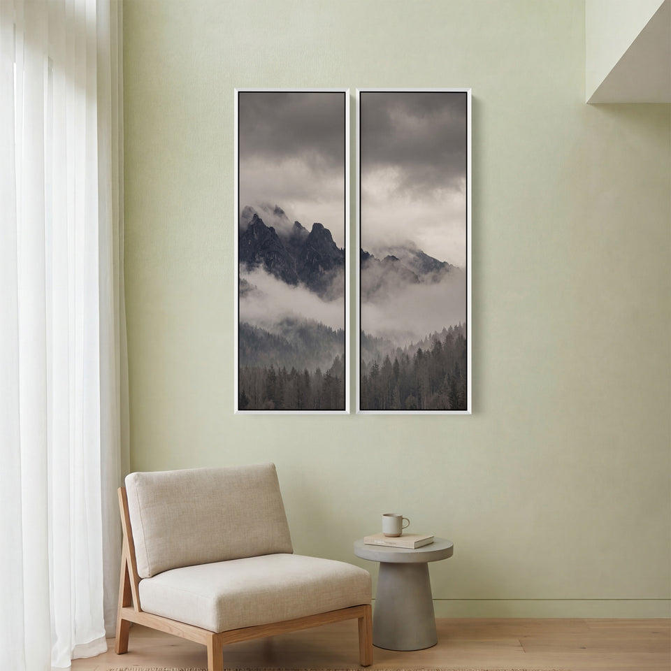 Sommets rocheux dans les nuages, ensemble de 2 tableaux muraux, bureau, au-dessus d’une sombre forêt de pins
