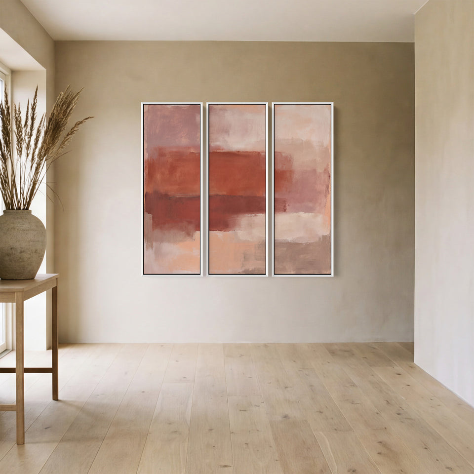 3-teiliges Wandkunst-Set mit rostrotfarbenen Bändern auf blassrosa Hintergrund für eine Bürowand