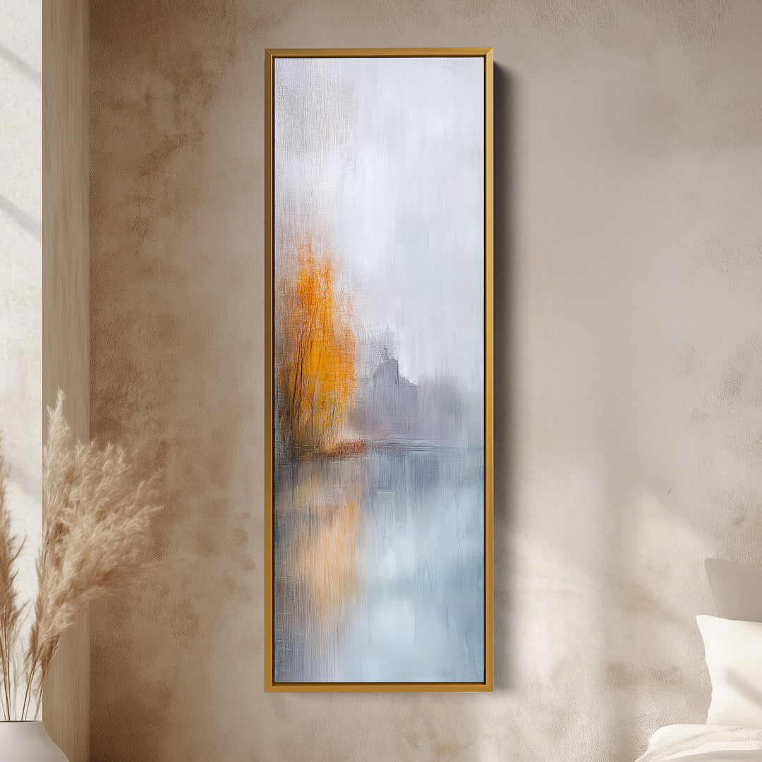 Décoration murale sur toile verticale abstraite grise et orange encadrée.
