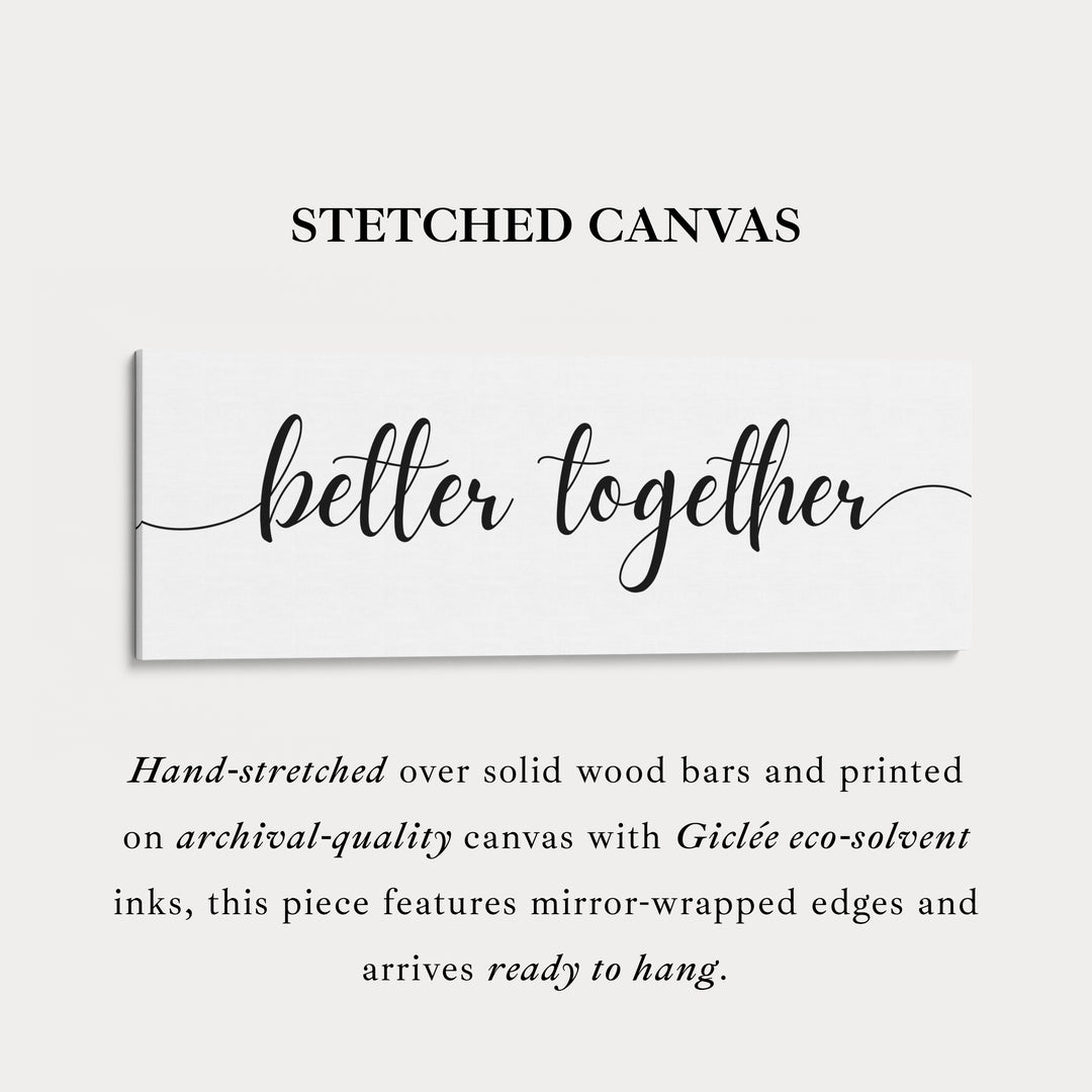 Horizontale lange smalle wanddecoratie boven het bed